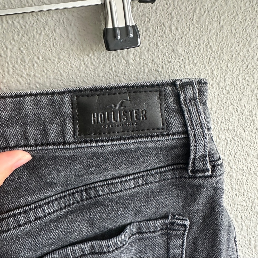 Hollister Gray Ultra High Rise Mom Short 3” 28 - Picture 4 of 11